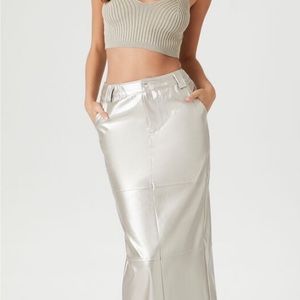 🛍️ NEW 🛍️ FOREVER 21.                    METALLIC MAXI SKIRT